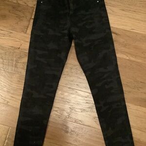 Social standard ankle skinny
